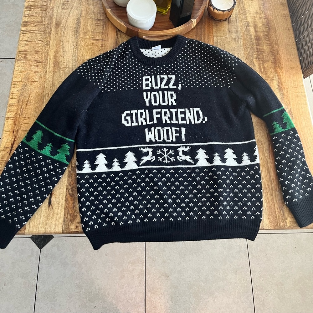 Large mens home alone Christmas crewneck sweater